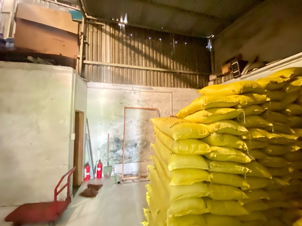 Nhà C4 mặt tiền Võ Văn Kiệt, DT 60 m2, Giá nhỉn 6 tỷ, View công viên - Vị Trí Kinh Doanh